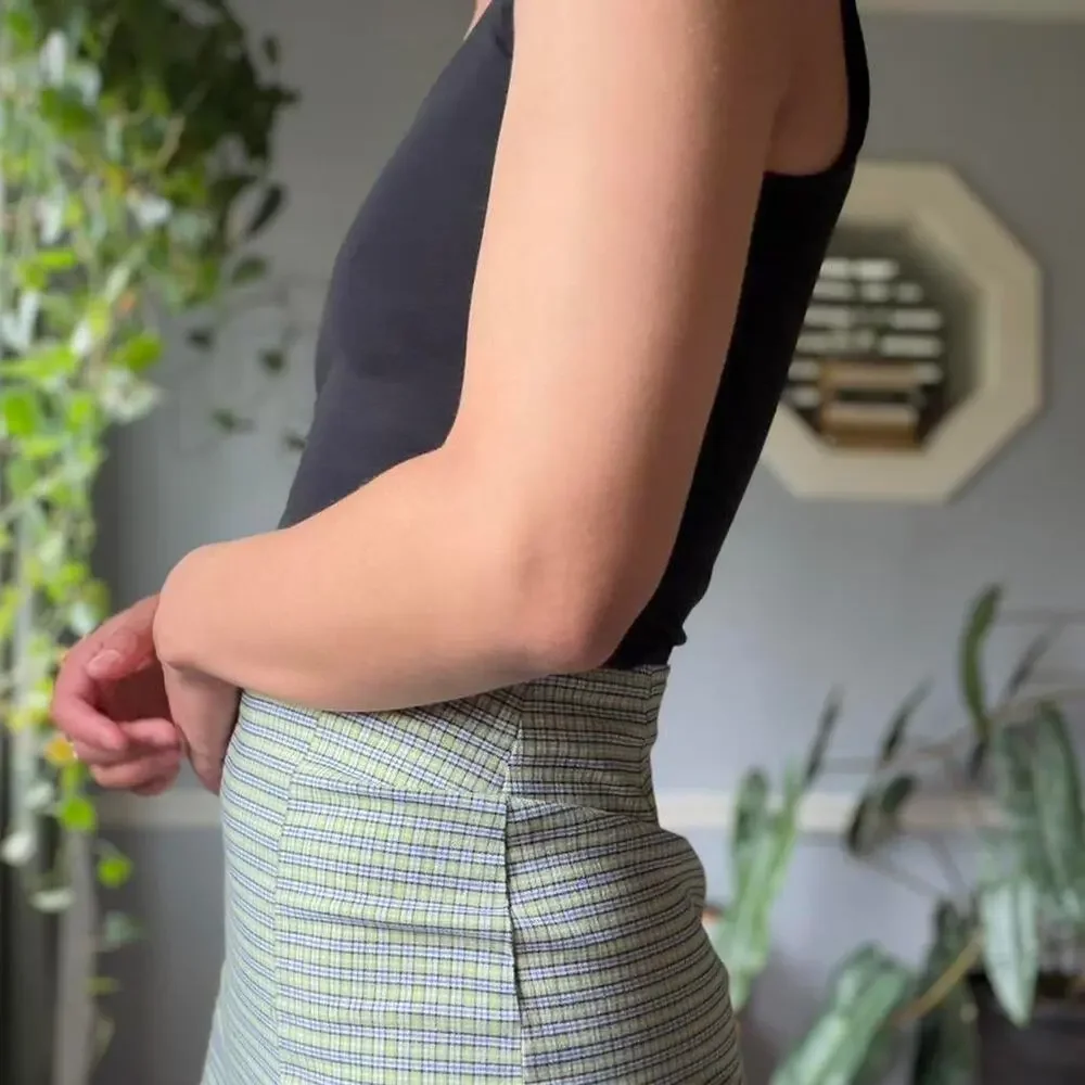 Gap cropped black tank xs - Picture 6 of 6